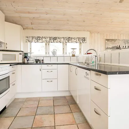 Three-bedroom Holiday In 2 Holiday home Vejers Strand
